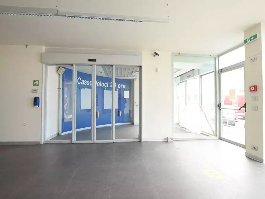 Immagine 10 di Locale commerciale in vendita  in via prunizzedda a Sassari