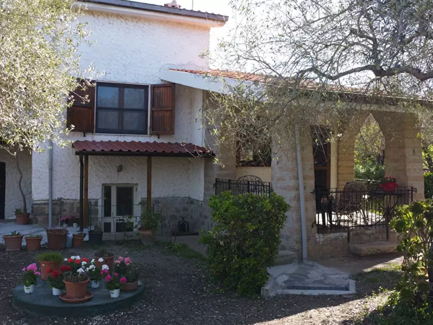 Immagine 1 di Villa in vendita  in sv costa paloni a Sassari