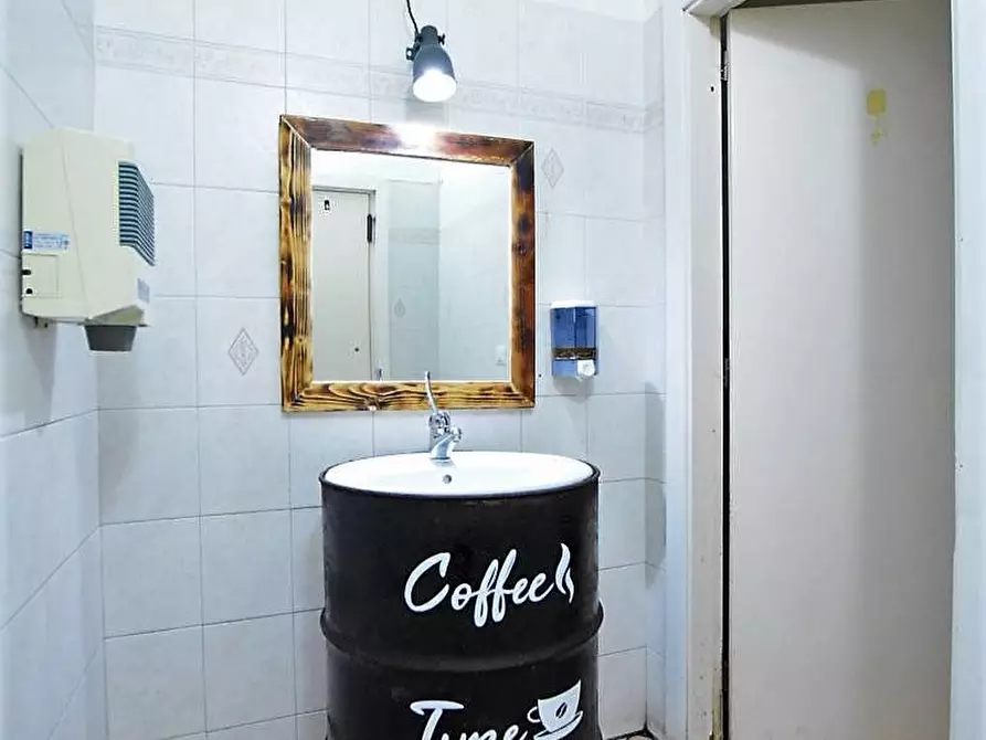 Immagine 13 di Attività commerciale in vendita  in Corso Vittorio Emanuele a Sassari