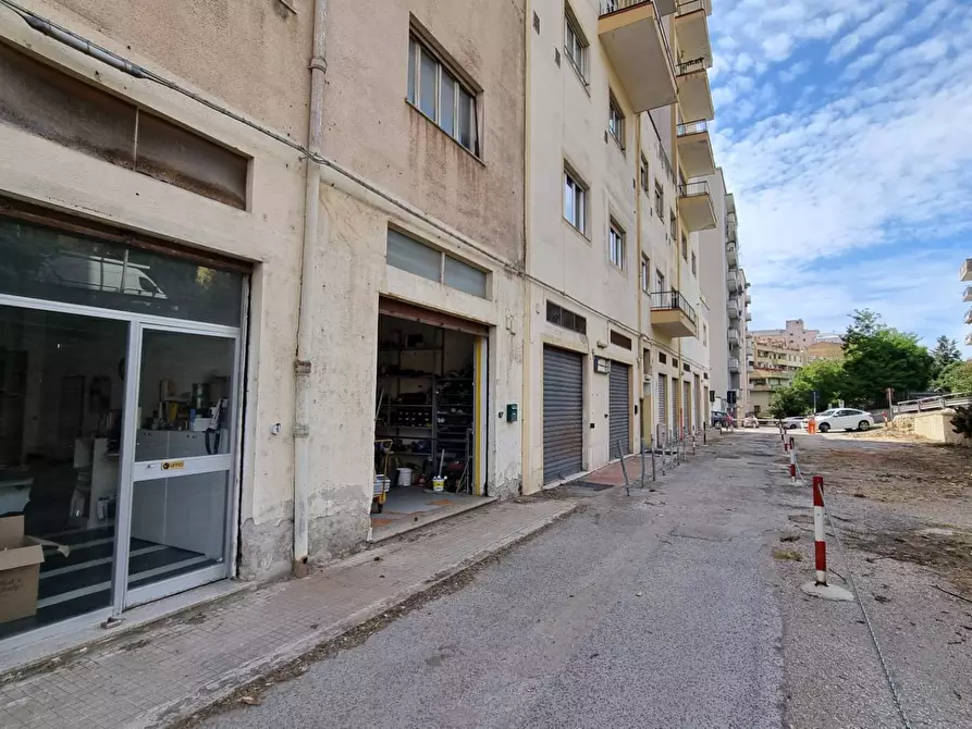 Immagine 1 di Locale commerciale in vendita  in Renzo Mossa a Sassari