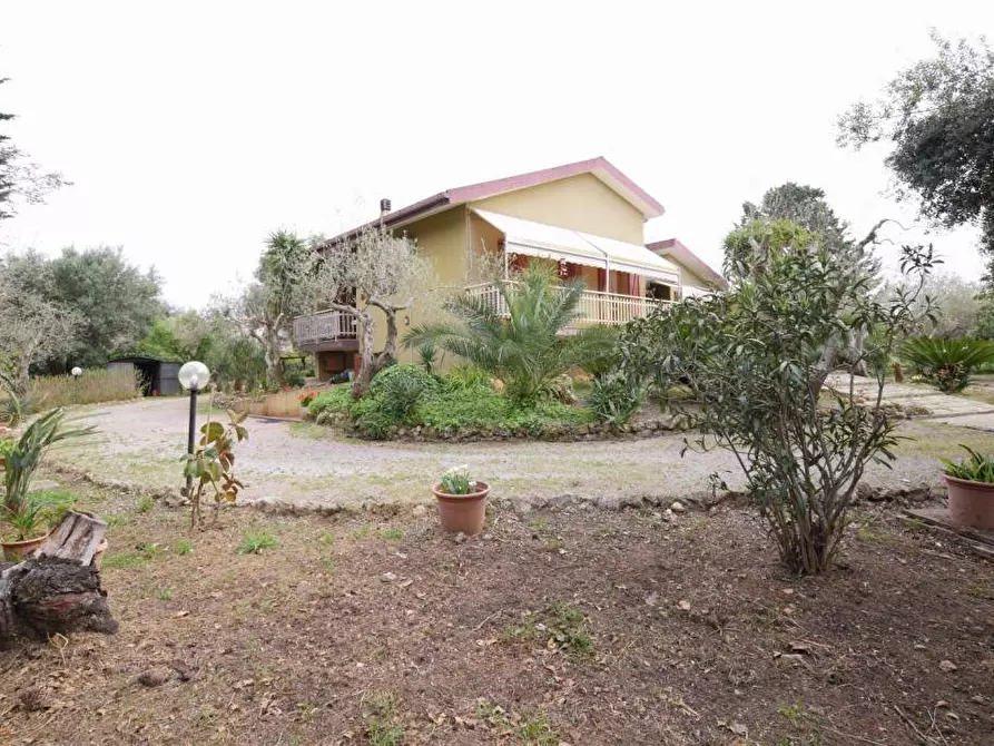 Immagine 1 di Villa in vendita  in S.V. Monte Oro 3° trav. a Sassari