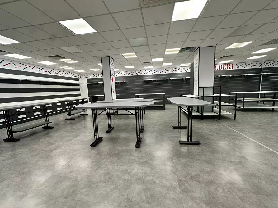 Immagine 5 di Locale commerciale in affitto  in via Lo Frasso a Alghero