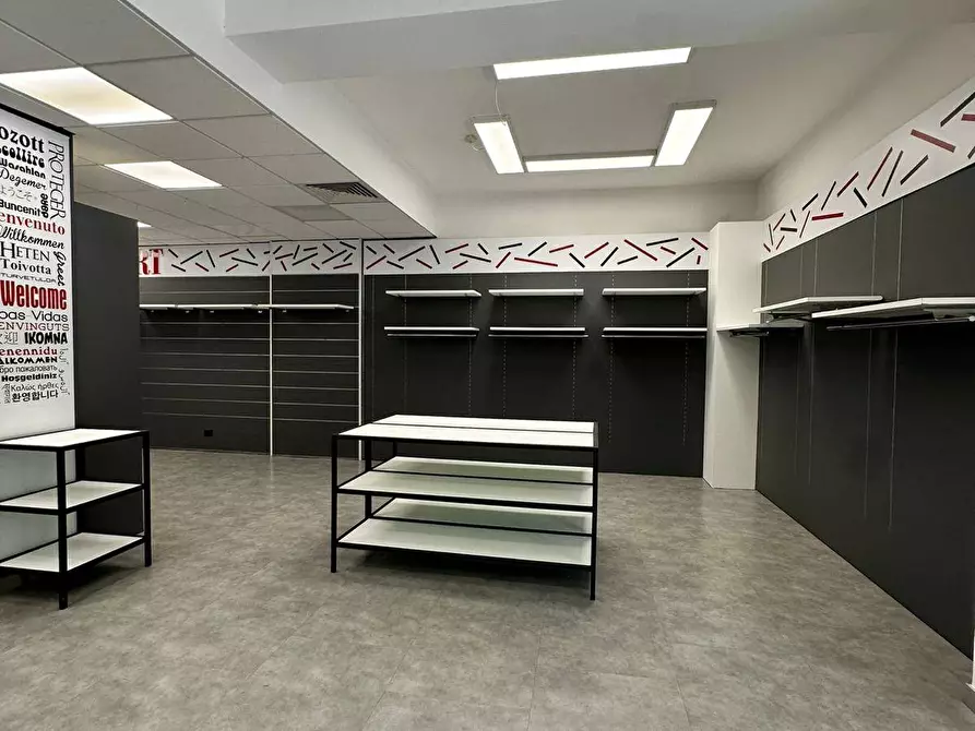 Immagine 6 di Locale commerciale in affitto  in via Lo Frasso a Alghero