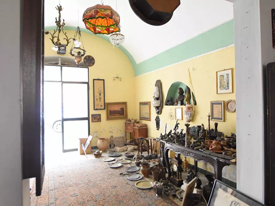 Immagine 10 di Locale commerciale in vendita  in via manno a Sassari