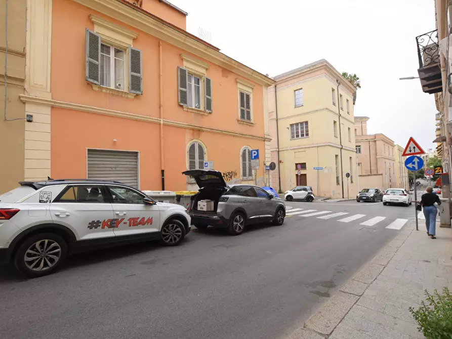Immagine 18 di Locale commerciale in vendita  in via manno a Sassari
