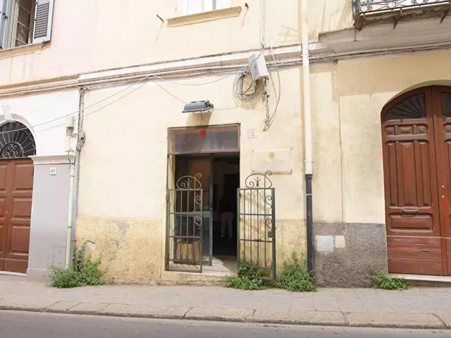 Immagine 17 di Locale commerciale in vendita  in via manno a Sassari