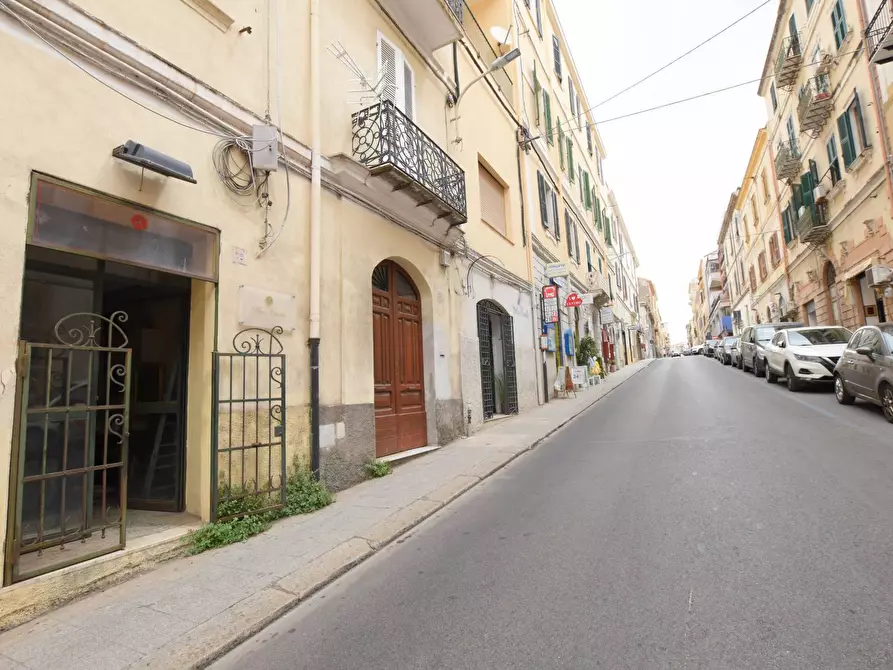 Immagine 12 di Locale commerciale in vendita  in via manno a Sassari