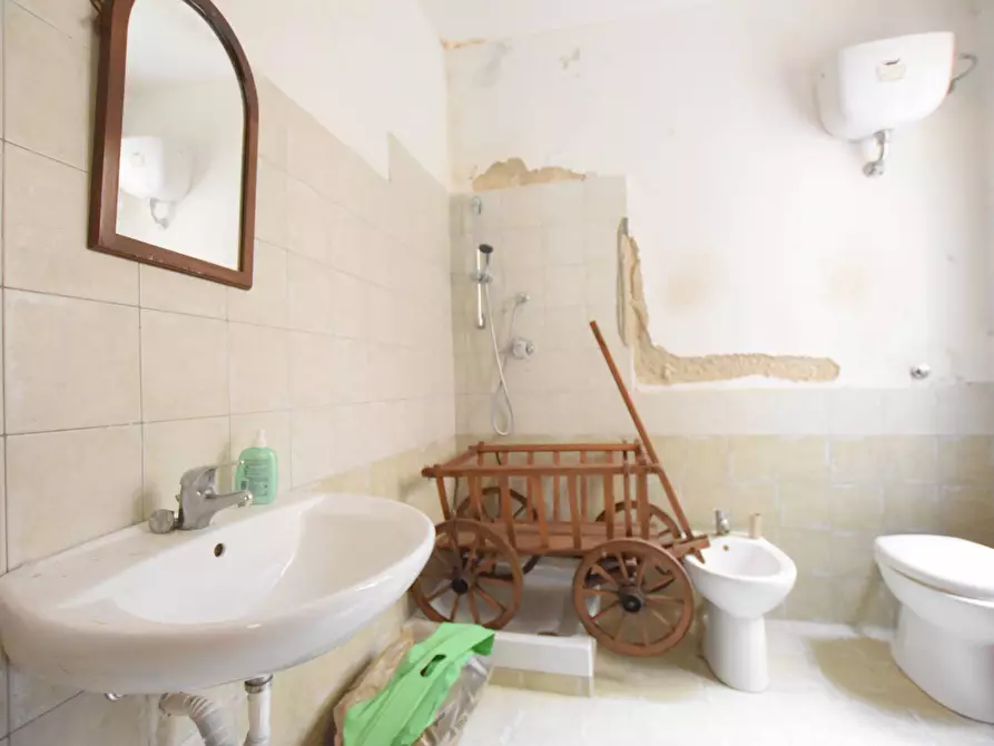 Immagine 13 di Locale commerciale in vendita  in via manno a Sassari