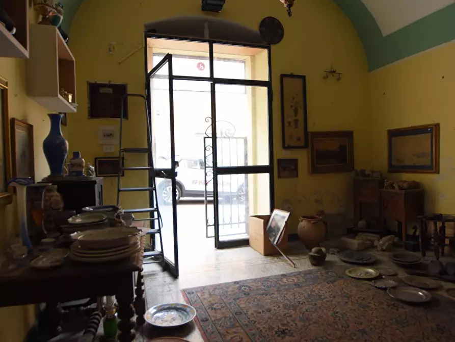 Immagine 16 di Locale commerciale in vendita  in via manno a Sassari