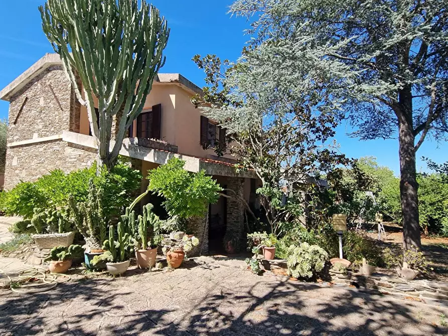 Immagine 1 di Villa in vendita  in Strada vicinale montalè a Sassari