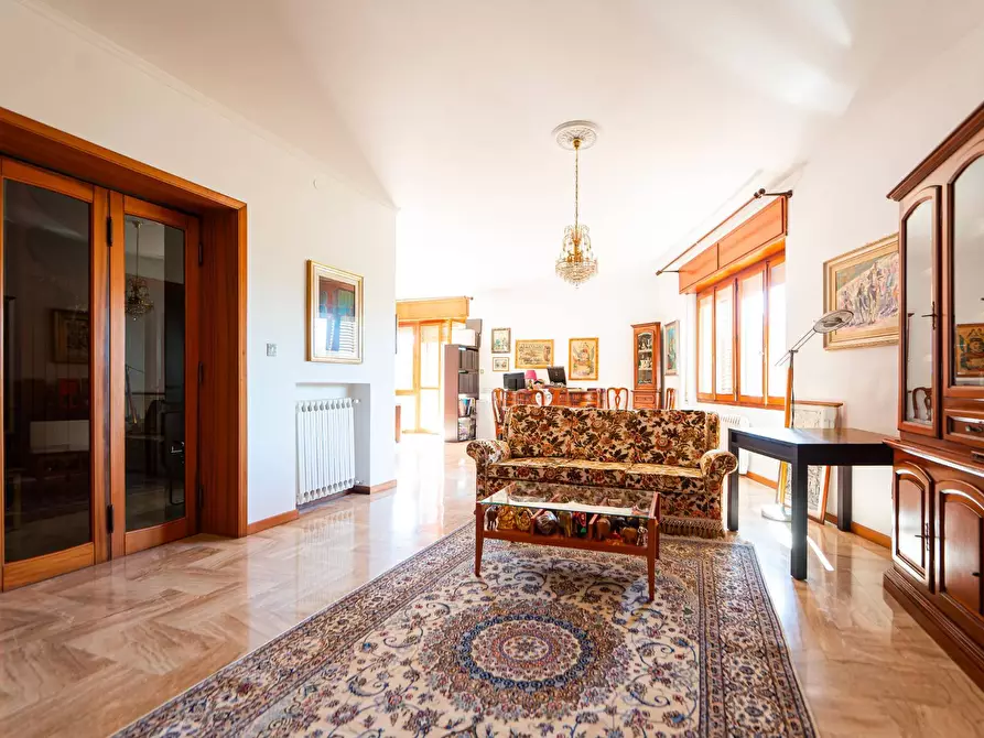 Immagine 25 di Villa in vendita  in Via Verona a Sassari