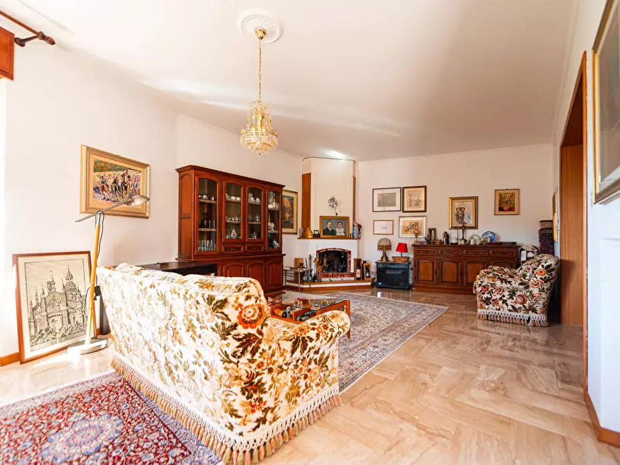 Immagine 26 di Villa in vendita  in Via Verona a Sassari