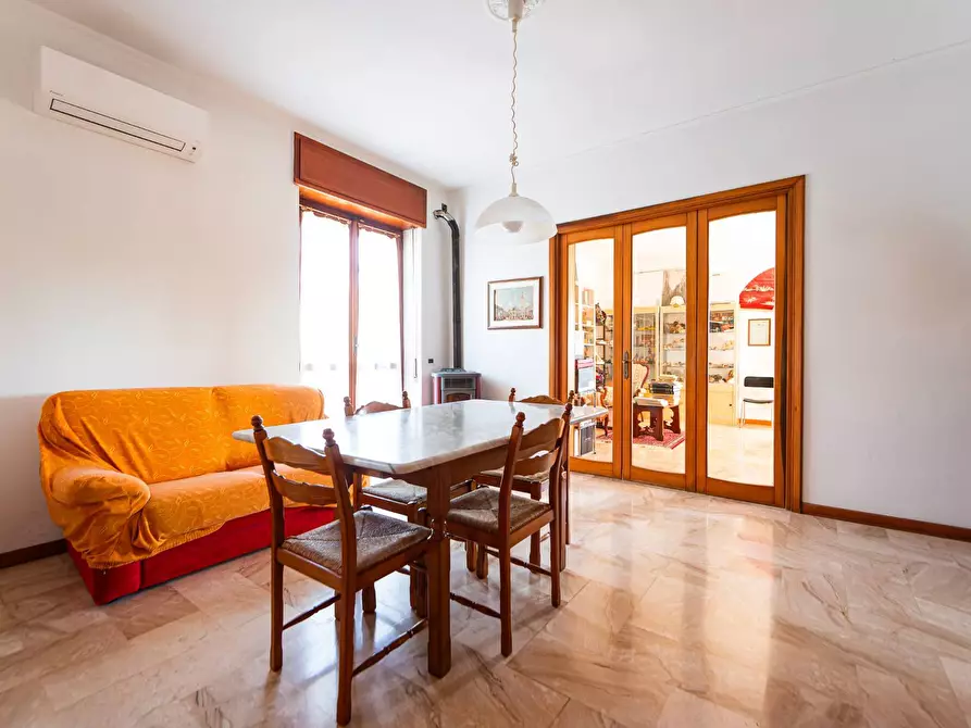 Immagine 29 di Villa in vendita  in Via Verona a Sassari