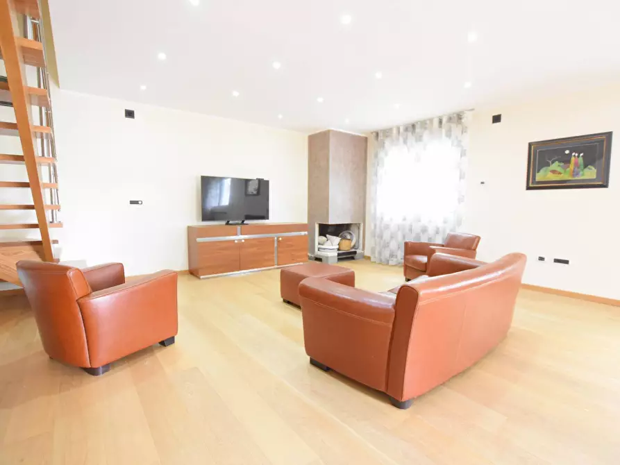 Immagine 5 di Villa in vendita  in regione san francesco a Sassari