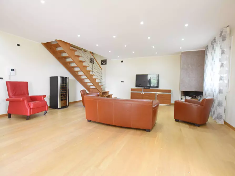 Immagine 3 di Villa in vendita  in regione san francesco a Sassari