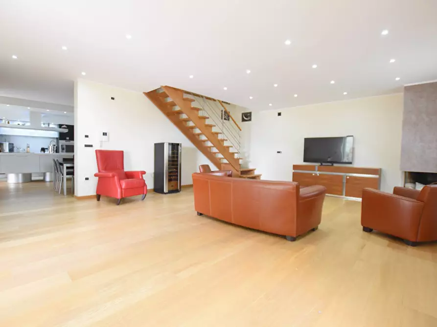 Immagine 4 di Villa in vendita  in regione san francesco a Sassari