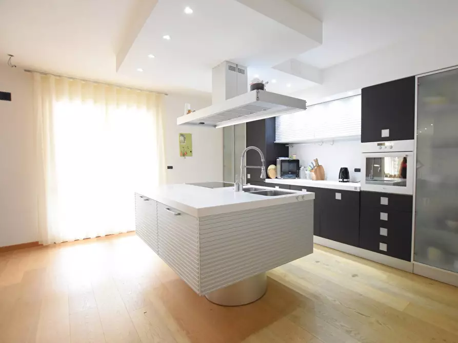 Immagine 9 di Villa in vendita  in regione san francesco a Sassari