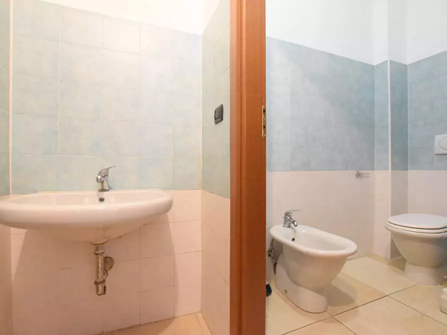 Immagine 12 di Locale commerciale in affitto  in viale Umberto a Sassari