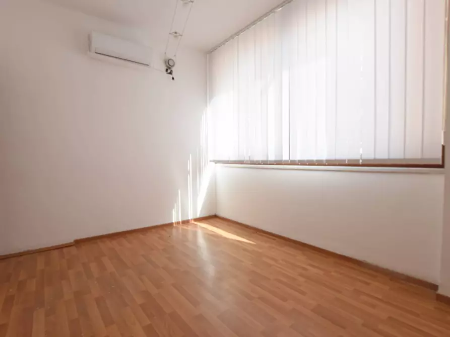 Immagine 9 di Locale commerciale in affitto  in viale Umberto a Sassari