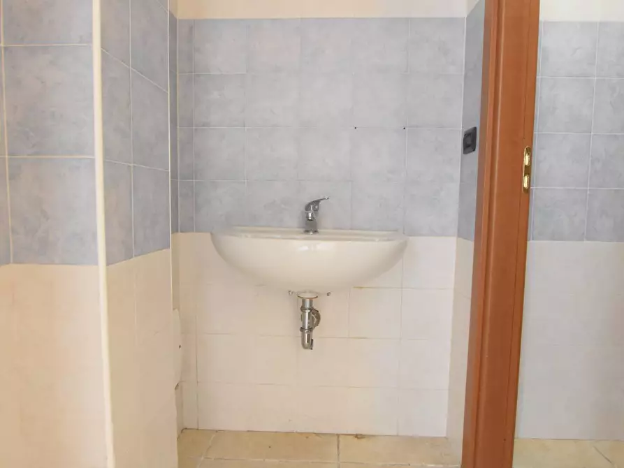 Immagine 21 di Locale commerciale in affitto  in viale Umberto a Sassari