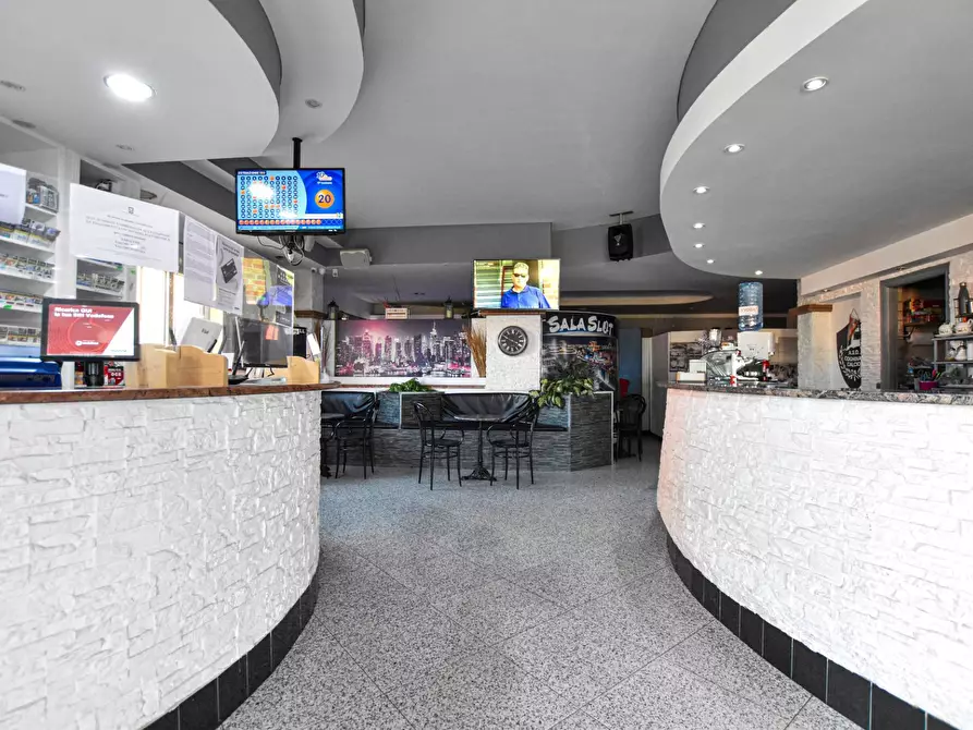 Immagine 3 di Locale commerciale in vendita  in viale Sardegna a Santa Maria Coghinas