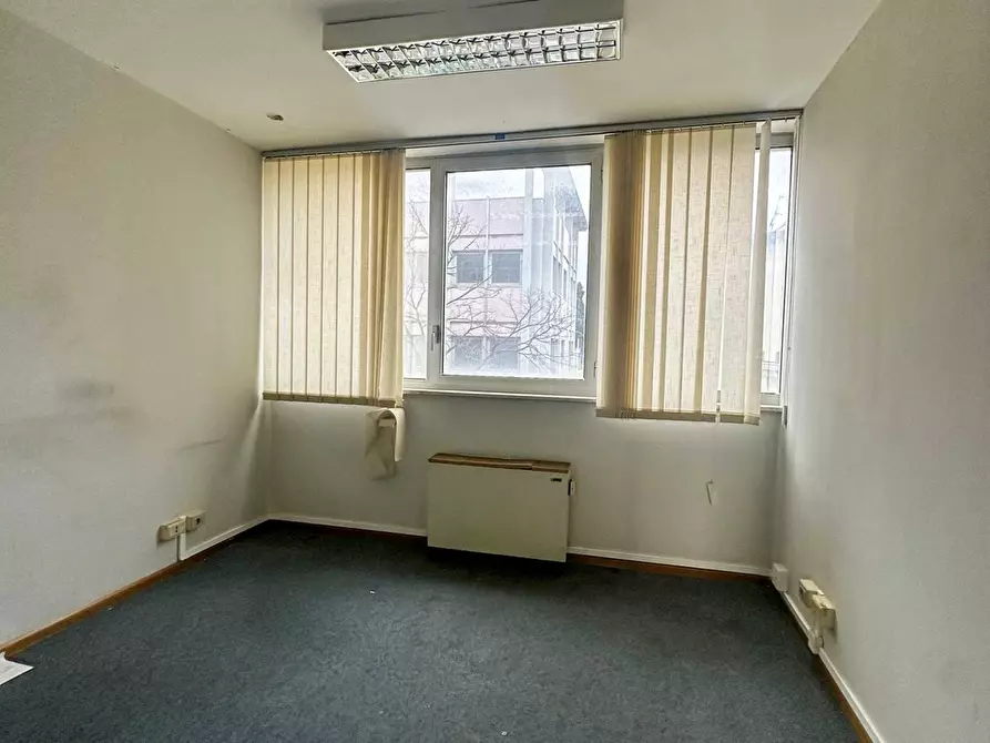 Immagine 8 di Ufficio in vendita  in Viale Umberto a Sassari