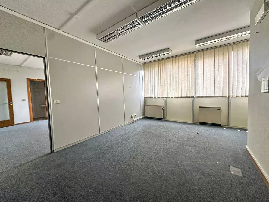 Immagine 10 di Ufficio in vendita  in Viale Umberto a Sassari