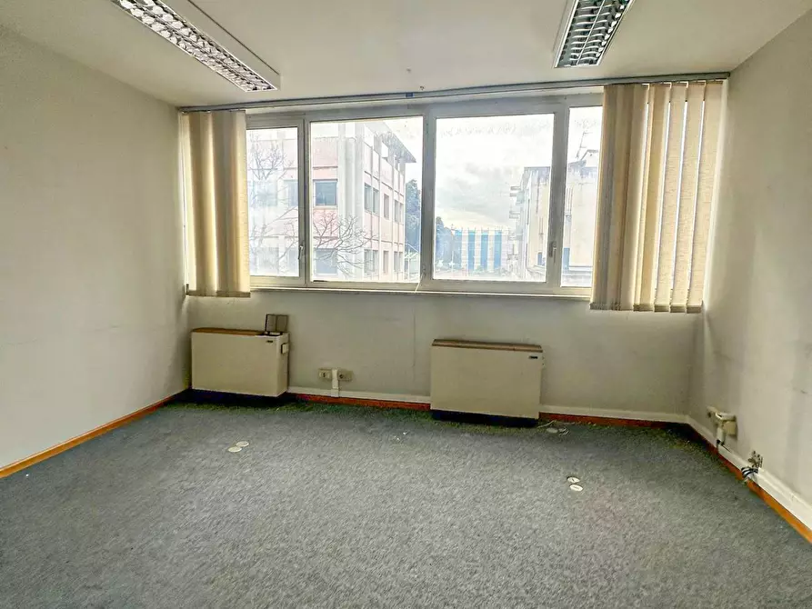 Immagine 12 di Ufficio in vendita  in Viale Umberto a Sassari