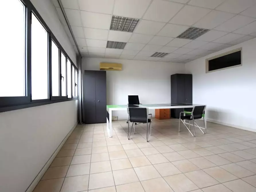 Immagine 2 di Ufficio in vendita  in S.V. Predda Niedda strada 18bis a Sassari