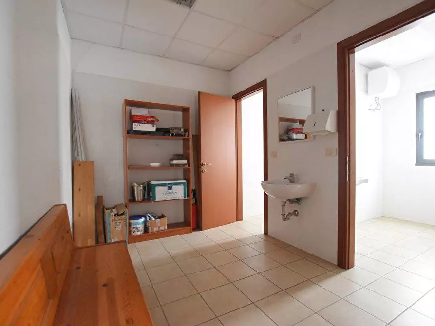 Immagine 8 di Ufficio in vendita  in S.V. Predda Niedda strada 18bis a Sassari