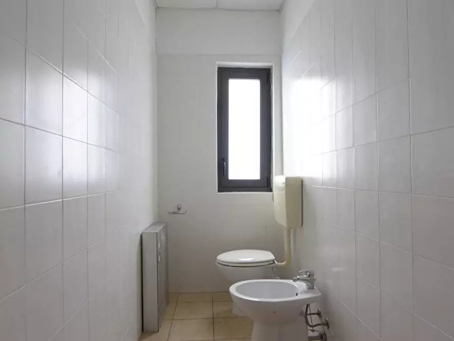 Immagine 10 di Ufficio in vendita  in S.V. Predda Niedda strada 18bis a Sassari