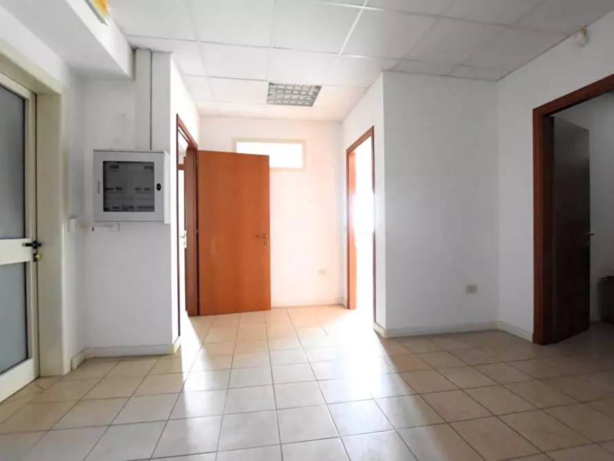 Immagine 11 di Ufficio in vendita  in S.V. Predda Niedda strada 18bis a Sassari