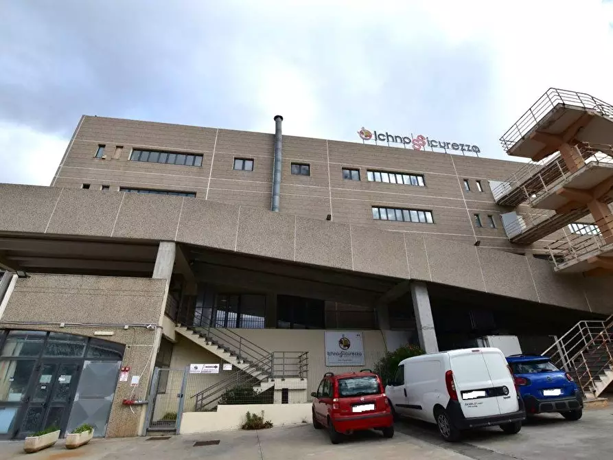 Immagine 23 di Ufficio in vendita  in S.V. Predda Niedda strada 18bis a Sassari