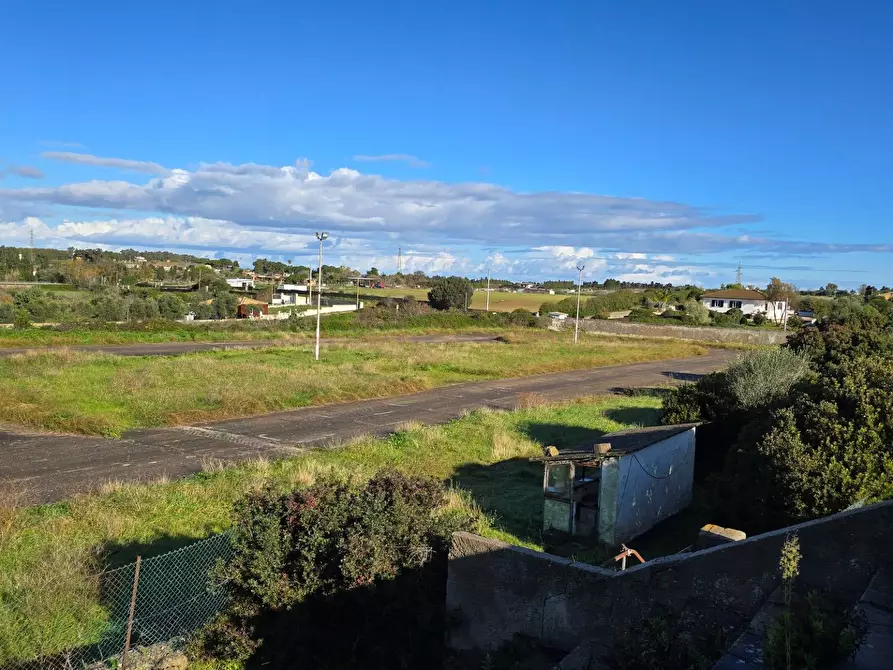 Immagine 10 di Locale commerciale in vendita  in Strada Statale 131 Carlo Felice a Sassari