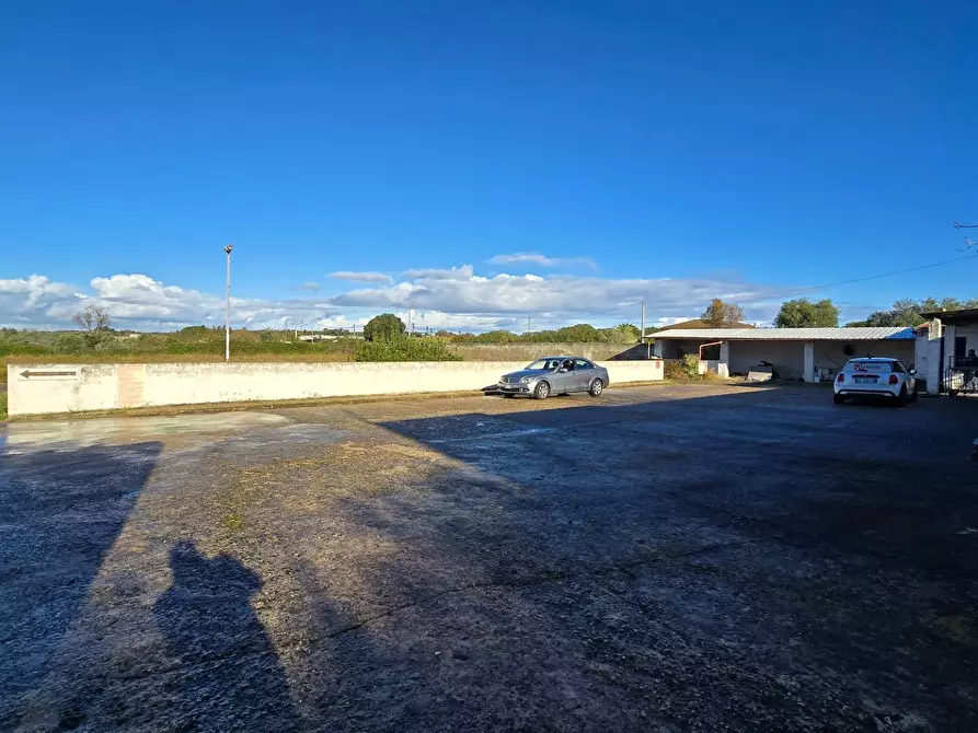 Immagine 15 di Locale commerciale in vendita  in Strada Statale 131 Carlo Felice a Sassari