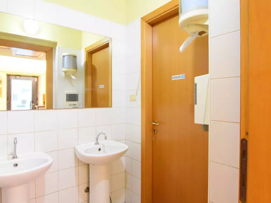 Immagine 9 di Locale commerciale in vendita  in via domenico millelire a Sassari