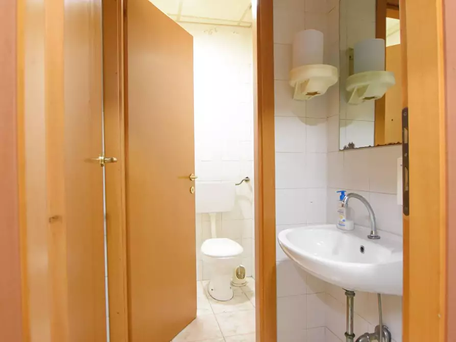 Immagine 10 di Locale commerciale in vendita  in via domenico millelire a Sassari