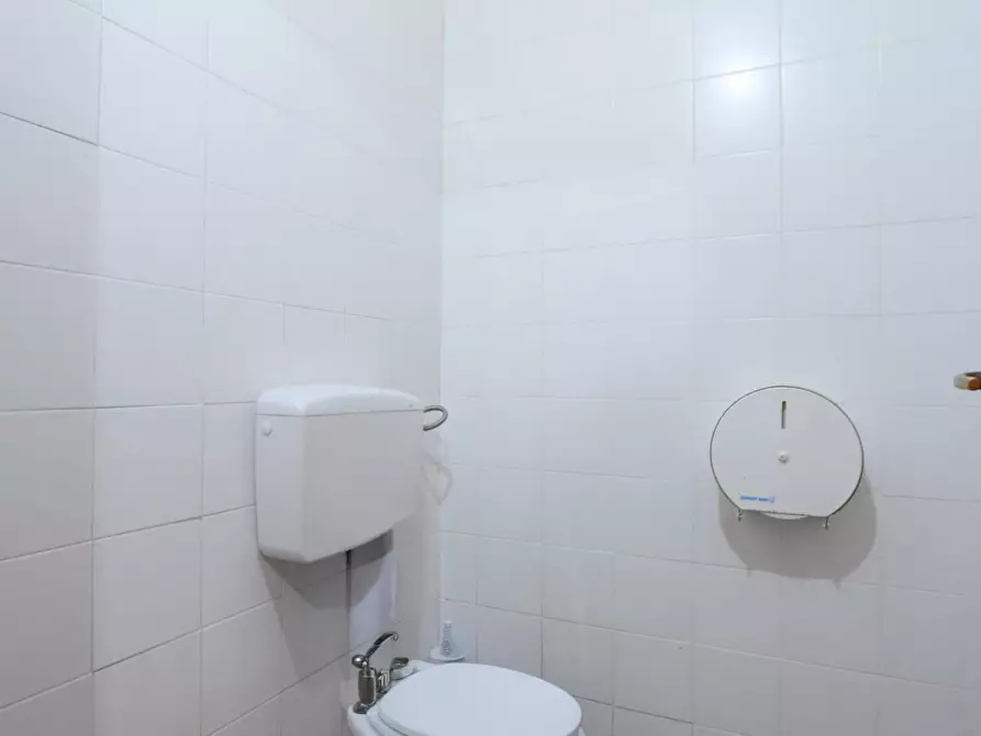 Immagine 11 di Locale commerciale in vendita  in via domenico millelire a Sassari