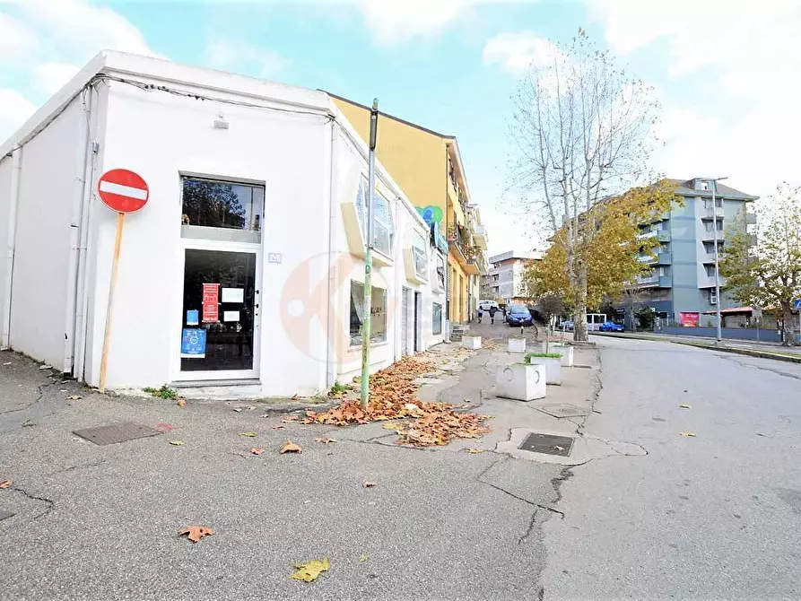 Immagine 27 di Locale commerciale in affitto  in VIA MANZONI a Nuoro