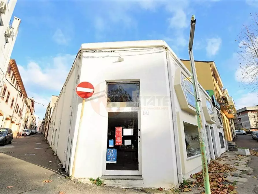 Immagine 28 di Locale commerciale in affitto  in VIA MANZONI a Nuoro