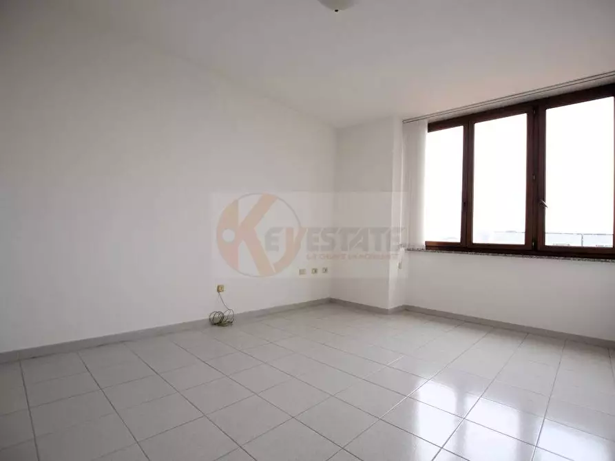 Immagine 9 di Ufficio in vendita  in VIA MEREU a Nuoro