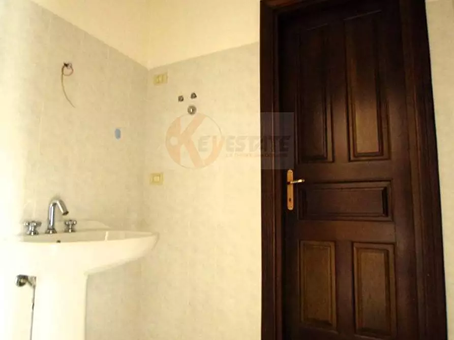 Immagine 13 di Ufficio in vendita  in VIA MEREU a Nuoro