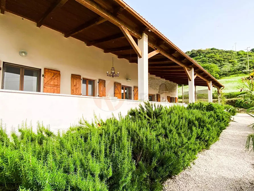 Immagine 3 di Villa in vendita  in LOC. SANTU PEDRU a Chiaramonti