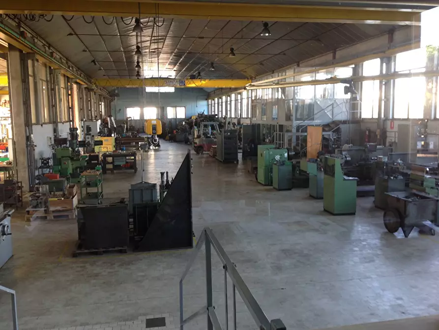 Immagine 3 di Capannone industriale in vendita  in Via Roma a Martinsicuro