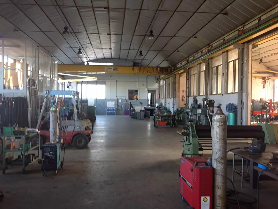 Immagine 5 di Capannone industriale in vendita  in Via Roma a Martinsicuro