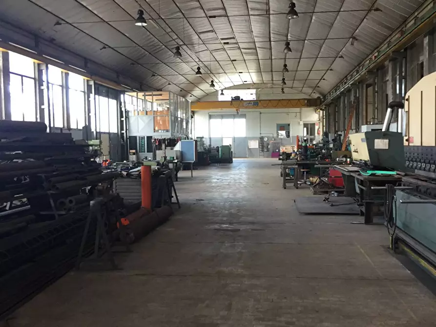 Immagine 8 di Capannone industriale in vendita  in Via Roma a Martinsicuro