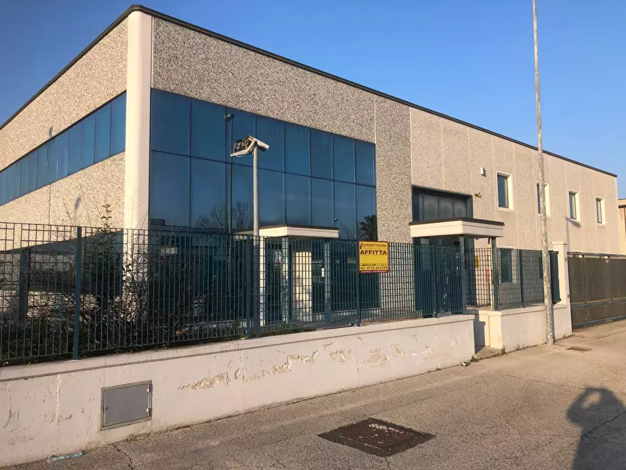 Immagine 1 di Capannone industriale in affitto  in I° MAGGIO a Spinetoli