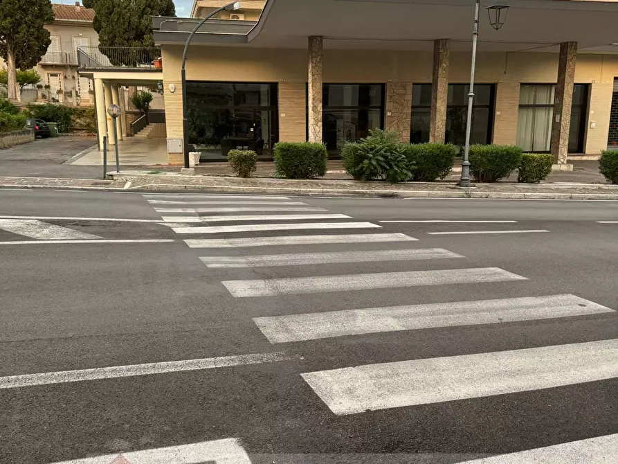 Immagine 3 di Locale commerciale in affitto  in Via G.Matteotti a Nereto