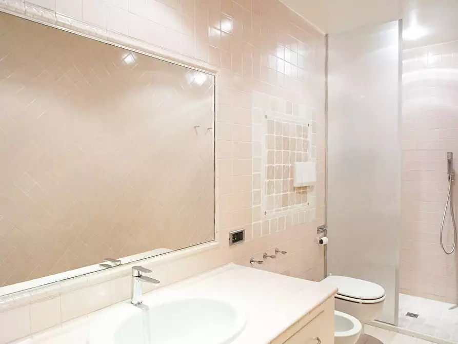 Immagine 5 di Appartamento in vendita  in viale verdi a Cervia