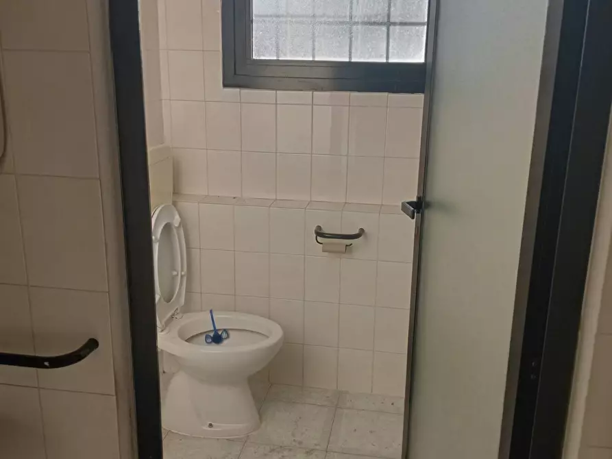 Immagine 5 di Locale commerciale in vendita  in via maestri del lavoro a Faenza